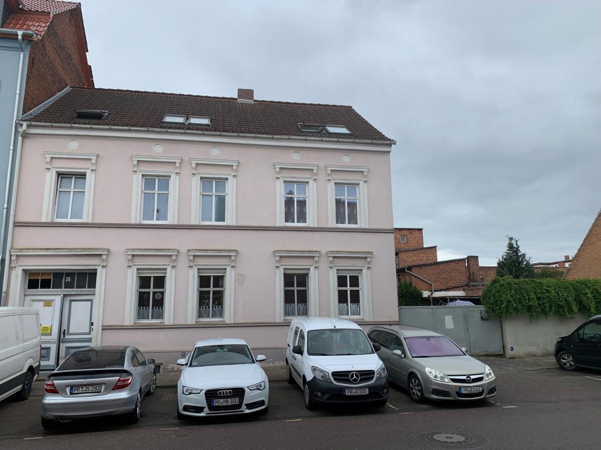 Best-Preis -Gold Suite- Mit Netflix, Self-Check-In, Ebike Ladestation, Fahrradraum, Wlan, Netflix Und Massagesessel - Direkt Am Elberadweg Im Herzen Von فيتينبيرغ المظهر الخارجي الصورة